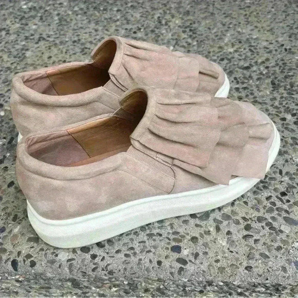 Linea Paolo Lolo Ruffle Women 10M Suede Beige Tan Sneaker Slip On Flat Platform - Picture 4 of 8